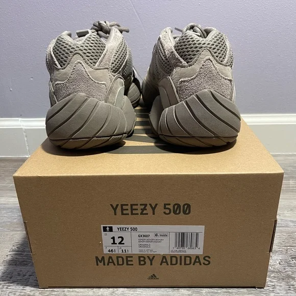 Yeezy 500 - Picture 4 of 5